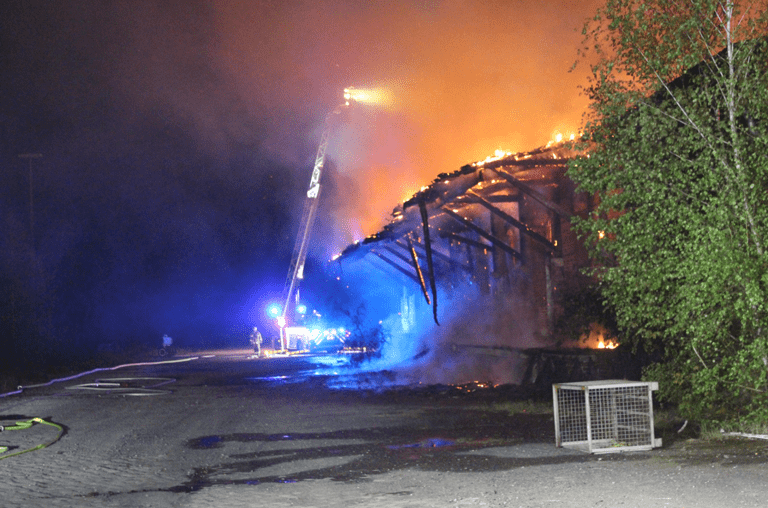 Gebäude in Vollbrand