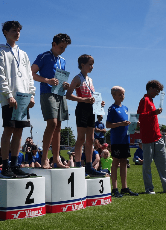 Die Überreichung der Urkunden bei den Jungen in der Altersklasse 13 Jahre, 1. Platz: Johannis Carl Wachsmann, 2. Platz: Adrian Dröse, 3. Platz: Anton Fromholz