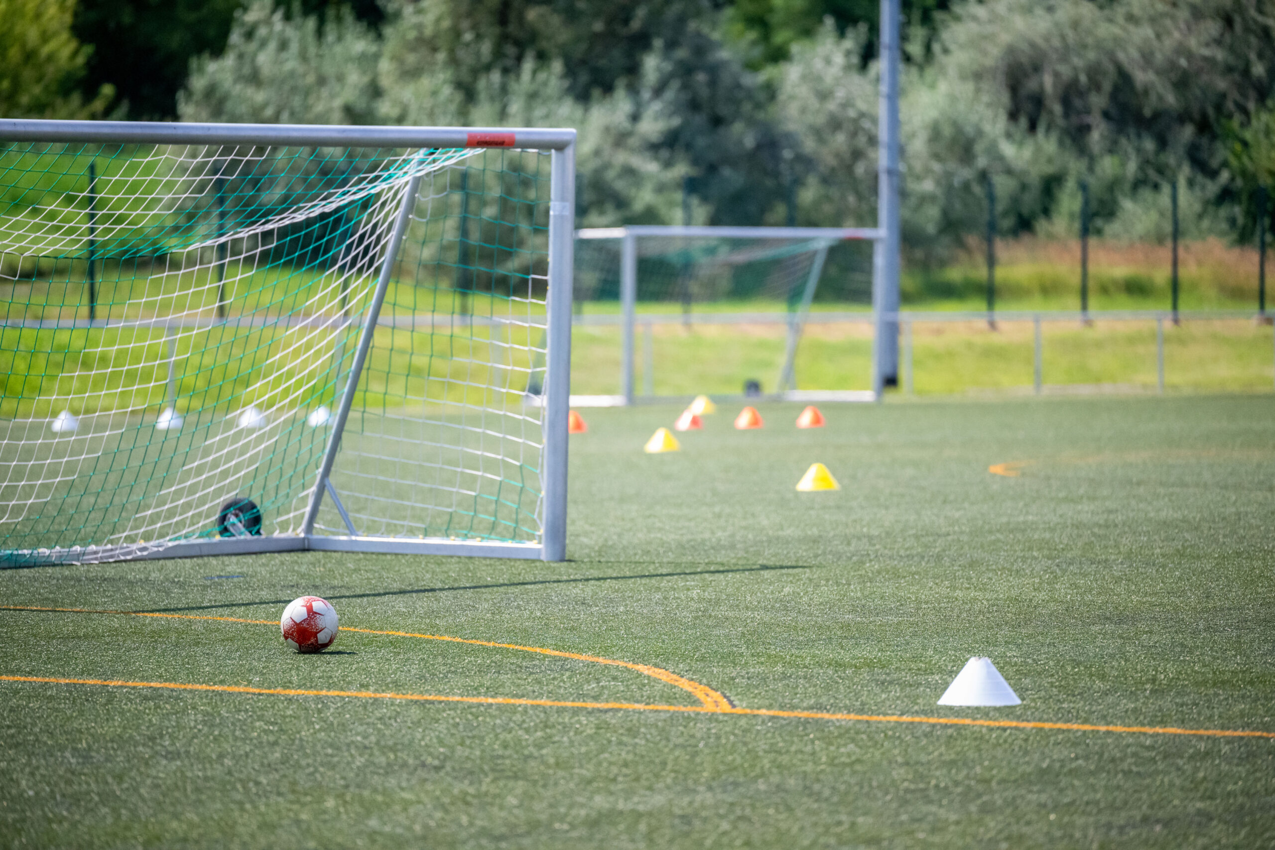 Die Anmeldefristen für die schulischen Sportplätze laufen wieder. Wollen die Vereine auch in den Sommerferien auf den Platz müssen sie das extra beantragen.