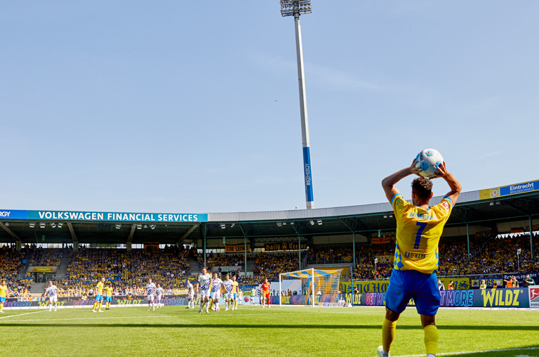 Am 20. Spieltag empfängt die Eintracht den Karlsruher SC. Hier ein Foto vom Heimspiel aus der vergangenen Saison, das die Braunschweiger rmit 1:2 verloren. Foto: Eintracht/Stephanie Zerbe