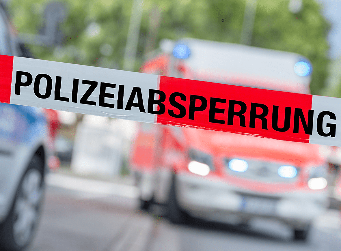 Ein 25-Jähriger wurde bei einem Unfall in Harvesse bei Braunschweig schwer verletzt. Laut Polizeiangaben kollidierte der junge Autofahrer mit einem entgegenkommenden Lkw.