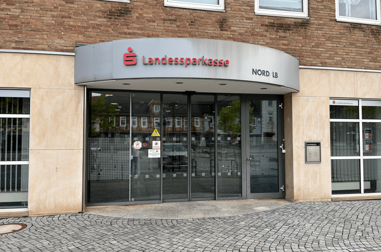 Die Sparkassenfiliale in der Schöppenstedter Innenstadt wird in Kürze geschlossen und in eine SB-Niederlassung umgewandelt.