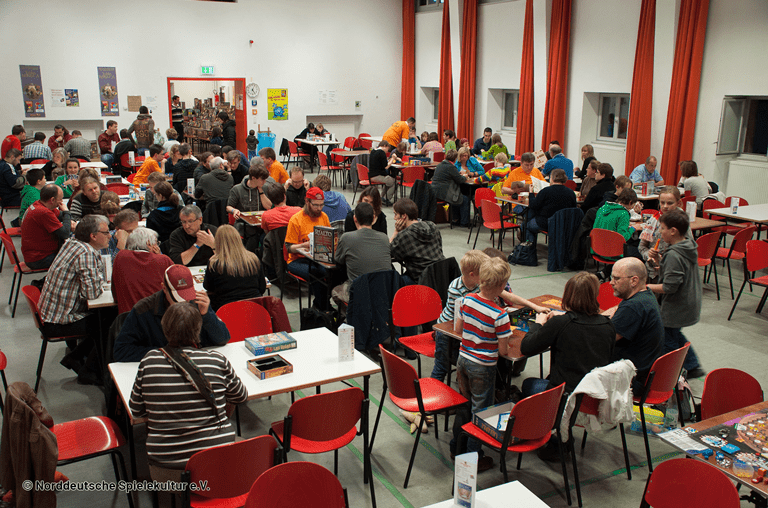 „Braunsschweig spielt!“ lädt ein, gemeinsam Gesellschaftsspiele zu spielen bei „Das Spiel mit den Löwen“, präsentiert von Norddeutsche Spielekultur e. V.; Foto: Norddeutsche Spielekultur e. V.