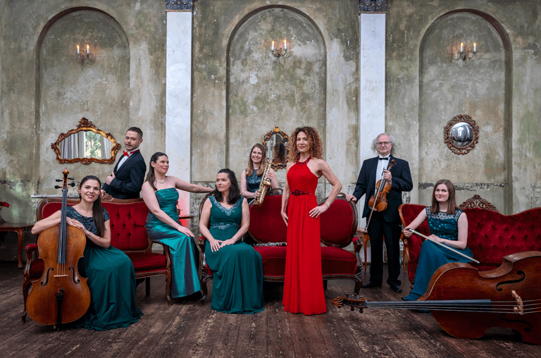 In der Weihnachts-Konzertgala „Zauber der Sterne" dreht sich alles um besondere Sterne und Weihnachten mit all seinen Facetten. Foto: © Sebastian Runge